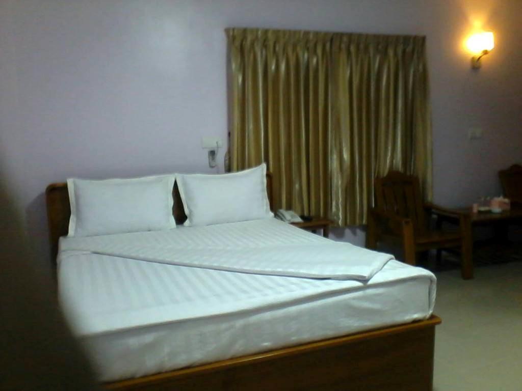 Aung Tha Pyay Hotel 3 Yangon Rum bild