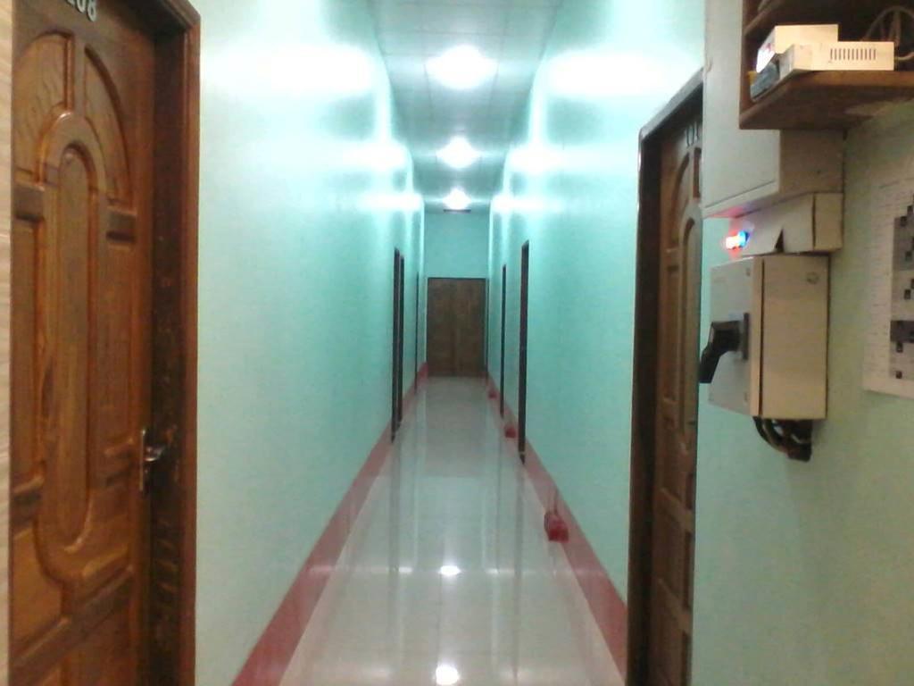 Aung Tha Pyay Hotel 3 Yangon Rum bild
