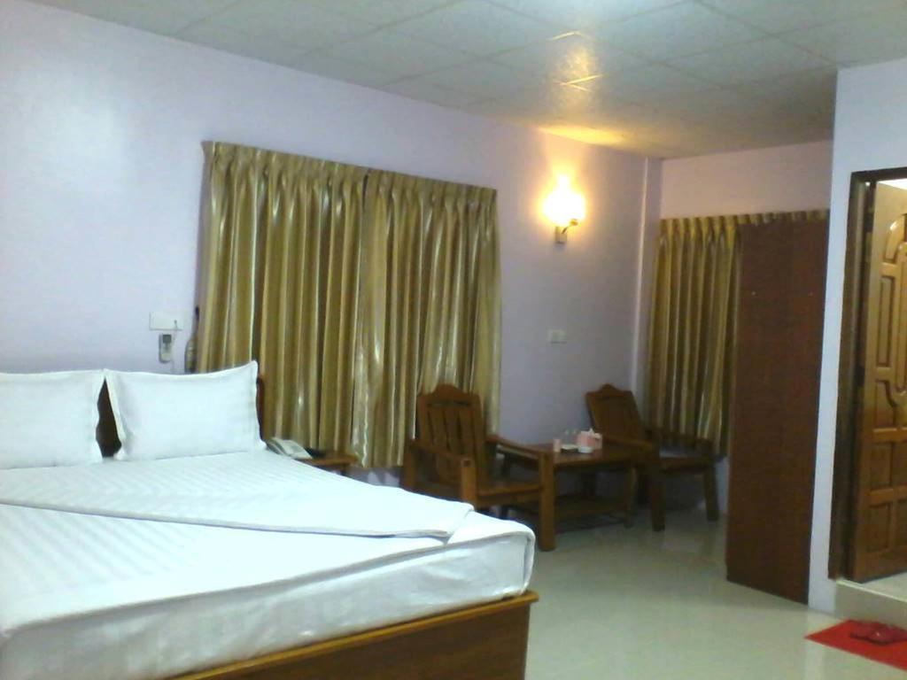 Aung Tha Pyay Hotel 3 Yangon Rum bild